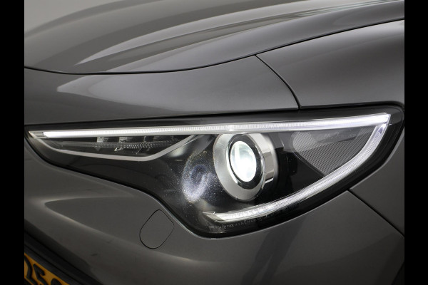 Alfa Romeo Stelvio 2.0T 280 PK AWD FIRST EDITION + 20 INCH | TREKHAAK | LEDER | STUURVERW. | STOELVERW. | CAMERA