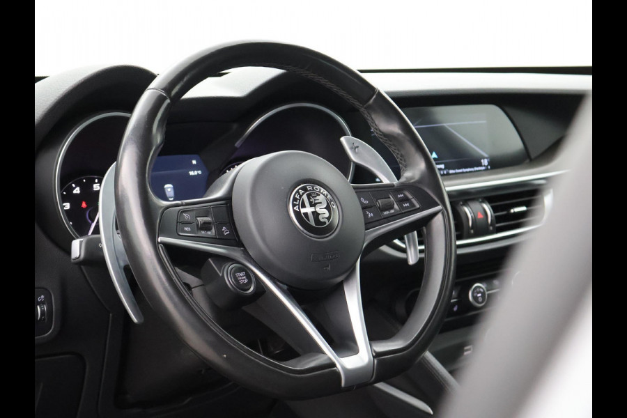 Alfa Romeo Stelvio 2.0T 280 PK AWD FIRST EDITION + 20 INCH | TREKHAAK | LEDER | STUURVERW. | STOELVERW. | CAMERA