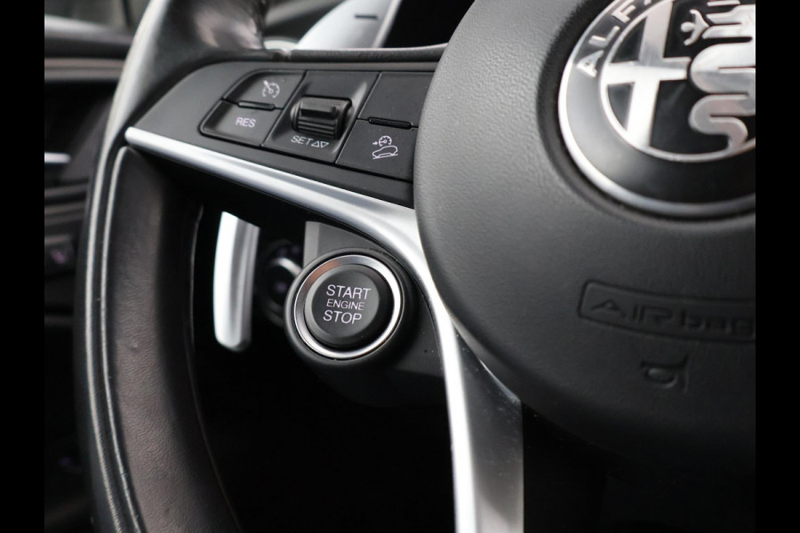 Alfa Romeo Stelvio 2.0T 280 PK AWD FIRST EDITION + 20 INCH | TREKHAAK | LEDER | STUURVERW. | STOELVERW. | CAMERA