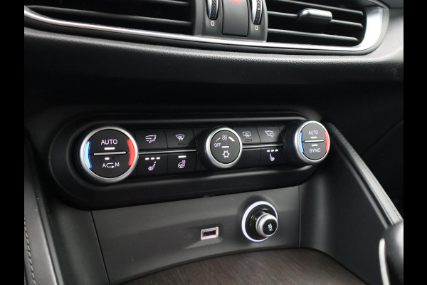 Alfa Romeo Stelvio 2.0T 280 PK AWD FIRST EDITION + 20 INCH | TREKHAAK | LEDER | STUURVERW. | STOELVERW. | CAMERA