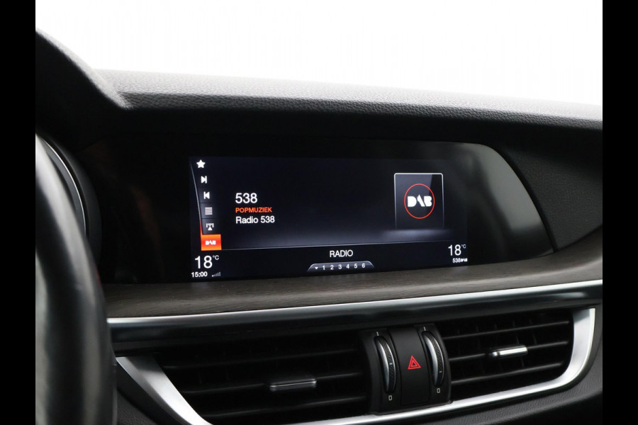 Alfa Romeo Stelvio 2.0T 280 PK AWD FIRST EDITION + 20 INCH | TREKHAAK | LEDER | STUURVERW. | STOELVERW. | CAMERA