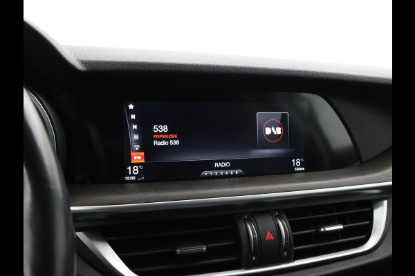 Alfa Romeo Stelvio 2.0T 280 PK AWD FIRST EDITION + 20 INCH | TREKHAAK | LEDER | STUURVERW. | STOELVERW. | CAMERA