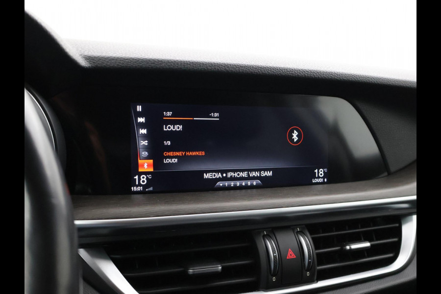 Alfa Romeo Stelvio 2.0T 280 PK AWD FIRST EDITION + 20 INCH | TREKHAAK | LEDER | STUURVERW. | STOELVERW. | CAMERA