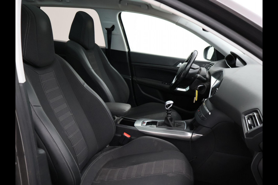 Peugeot 308 SW 1.5 BLUEHDI 130 PK PREMIUM *BTW* + TREKHAAK | PANORAMA | CAMERA | APPEL CARPLAY