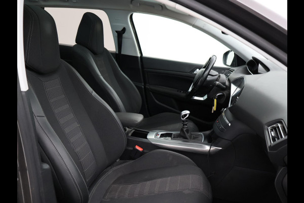 Peugeot 308 SW 1.5 BLUEHDI 130 PK PREMIUM *BTW* + TREKHAAK | PANORAMA | CAMERA | APPEL CARPLAY