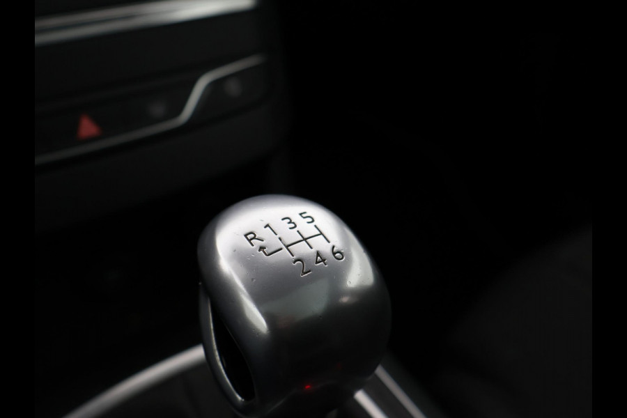 Peugeot 308 SW 1.5 BLUEHDI 130 PK PREMIUM *BTW* + TREKHAAK | PANORAMA | CAMERA | APPEL CARPLAY