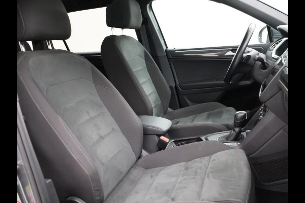 Volkswagen Tiguan Allspace 1.5 TSI R-LINE + PANORAMA | FIETSENDRAGER | TREKHAAK | MASSAGE | VIRTUAL COCKPIT | DAKDRAGERS