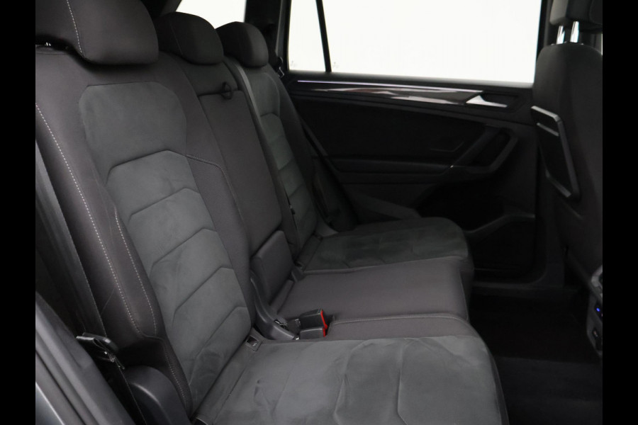 Volkswagen Tiguan Allspace 1.5 TSI R-LINE + PANORAMA | FIETSENDRAGER | TREKHAAK | MASSAGE | VIRTUAL COCKPIT | DAKDRAGERS