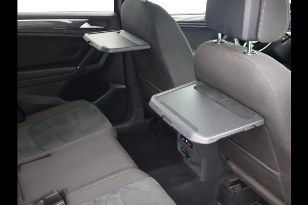 Volkswagen Tiguan Allspace 1.5 TSI R-LINE + PANORAMA | FIETSENDRAGER | TREKHAAK | MASSAGE | VIRTUAL COCKPIT | DAKDRAGERS