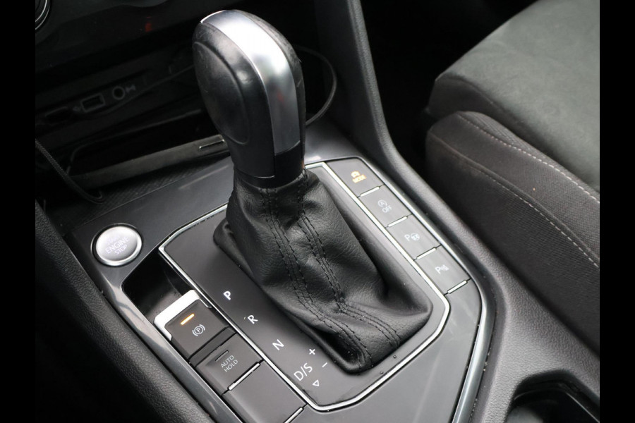 Volkswagen Tiguan Allspace 1.5 TSI R-LINE + PANORAMA | FIETSENDRAGER | TREKHAAK | MASSAGE | VIRTUAL COCKPIT | DAKDRAGERS