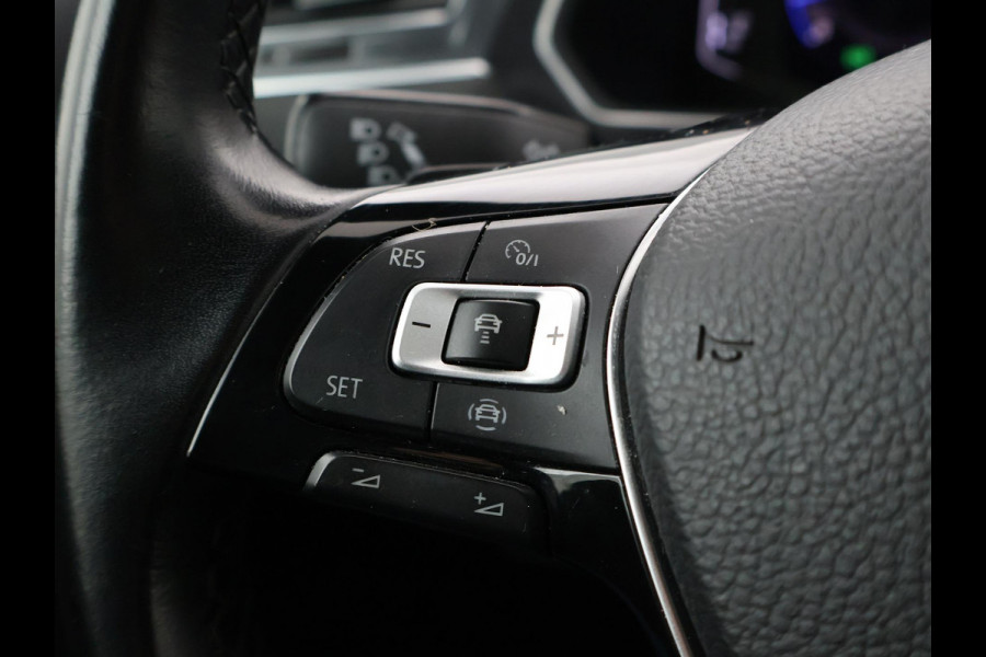 Volkswagen Tiguan Allspace 1.5 TSI R-LINE + PANORAMA | FIETSENDRAGER | TREKHAAK | MASSAGE | VIRTUAL COCKPIT | DAKDRAGERS