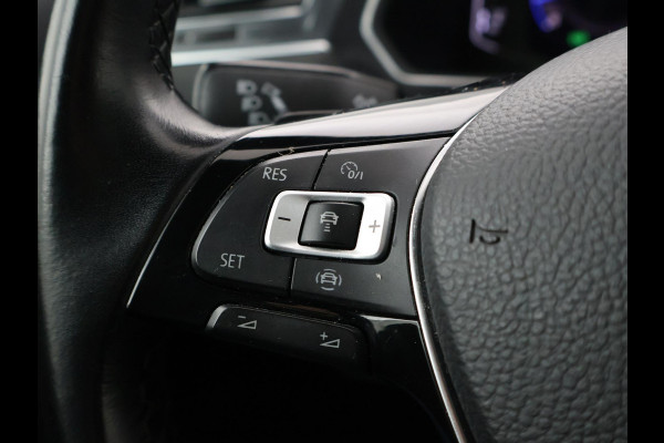 Volkswagen Tiguan Allspace 1.5 TSI R-LINE + PANORAMA | FIETSENDRAGER | TREKHAAK | MASSAGE | VIRTUAL COCKPIT | DAKDRAGERS