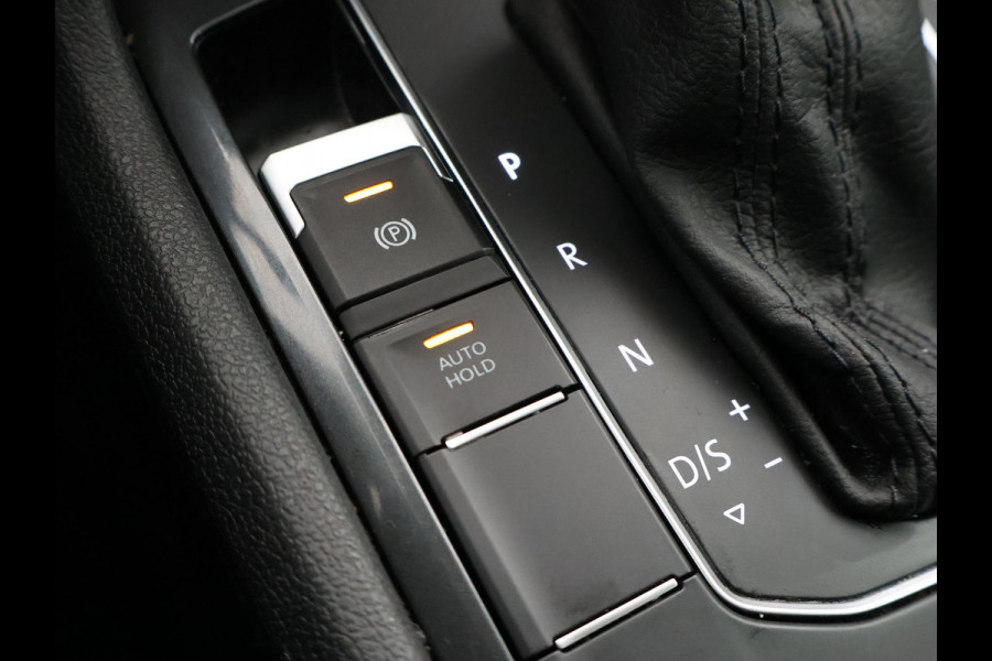 Volkswagen Tiguan Allspace 1.5 TSI R-LINE + PANORAMA | FIETSENDRAGER | TREKHAAK | MASSAGE | VIRTUAL COCKPIT | DAKDRAGERS