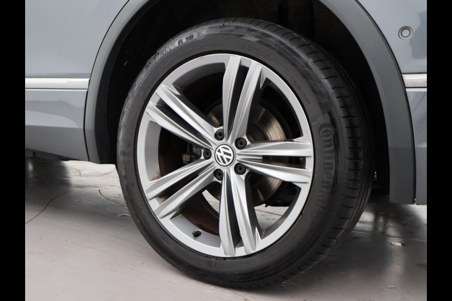 Volkswagen Tiguan Allspace 1.5 TSI R-LINE + PANORAMA | FIETSENDRAGER | TREKHAAK | MASSAGE | VIRTUAL COCKPIT | DAKDRAGERS