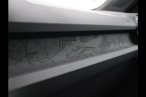 Volvo XC40 238 PK SINGLE MOTOR PLUS 69 kWh + ELEK. TREKHAAK | ACC | 19 INCH | CAMERA