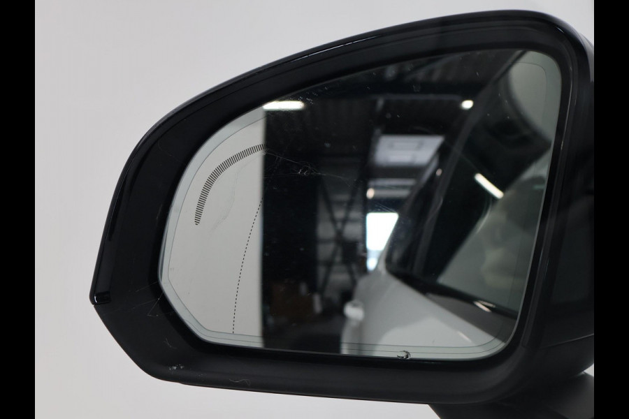 Volvo XC40 238 PK SINGLE MOTOR PLUS 69 kWh + ELEK. TREKHAAK | ACC | 19 INCH | CAMERA