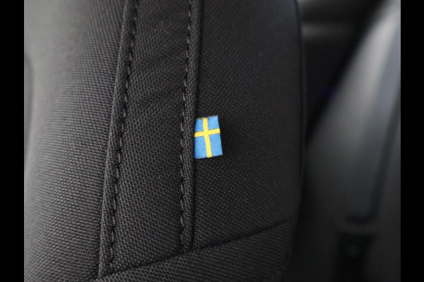 Volvo XC40 238 PK SINGLE MOTOR PLUS 69 kWh + ELEK. TREKHAAK | ACC | 19 INCH | CAMERA