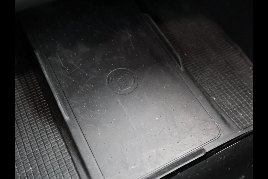 Volvo XC40 238 PK SINGLE MOTOR PLUS 69 kWh + ELEK. TREKHAAK | ACC | 19 INCH | CAMERA