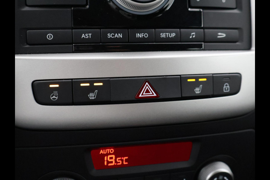 Kia Venga 1.6 CVVT AUTOMAAT + STUUR/STOELVERWARMING | PARKEERSENSOREN | LMV | CLIMATE CONTROL