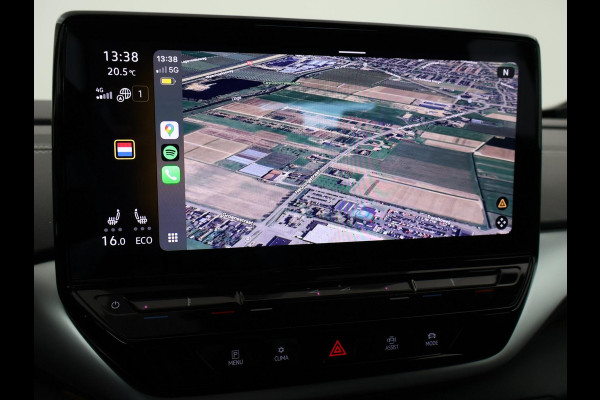 Volkswagen ID.5 PRO 77 kWh *KINGS RED* + STUUR/STOELVERWARMING | SFEERVERLICHTING | ORIG. NL