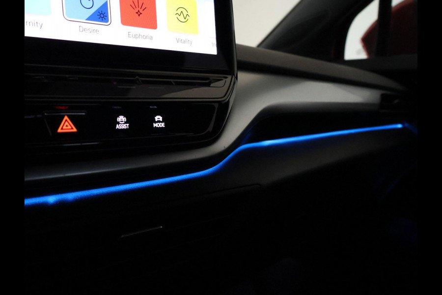 Volkswagen ID.5 PRO 77 kWh *KINGS RED* + STUUR/STOELVERWARMING | SFEERVERLICHTING | ORIG. NL
