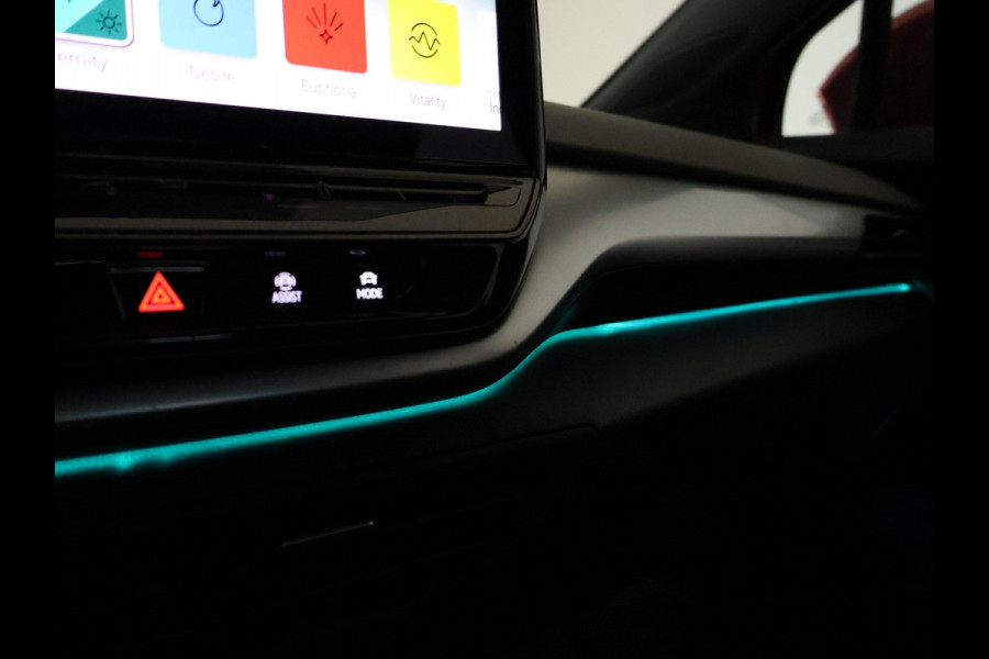 Volkswagen ID.5 PRO 77 kWh *KINGS RED* + STUUR/STOELVERWARMING | SFEERVERLICHTING | ORIG. NL