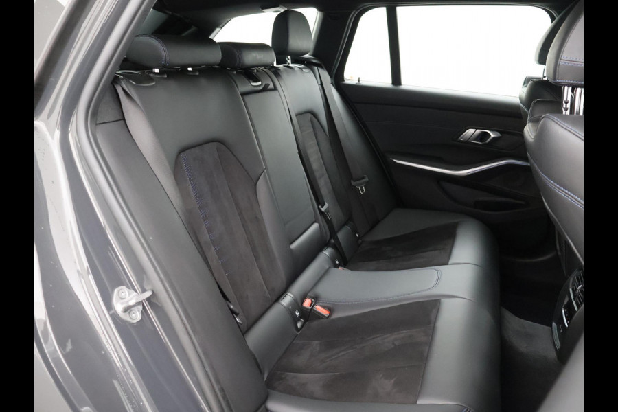 BMW 3 Serie Touring 318i AUT. M-SPORT DRAVITGRAU + SPORTSTOELEN | CAMERA | MEMORY | HIFI | SFEERVERLICHTING | CARPLAY