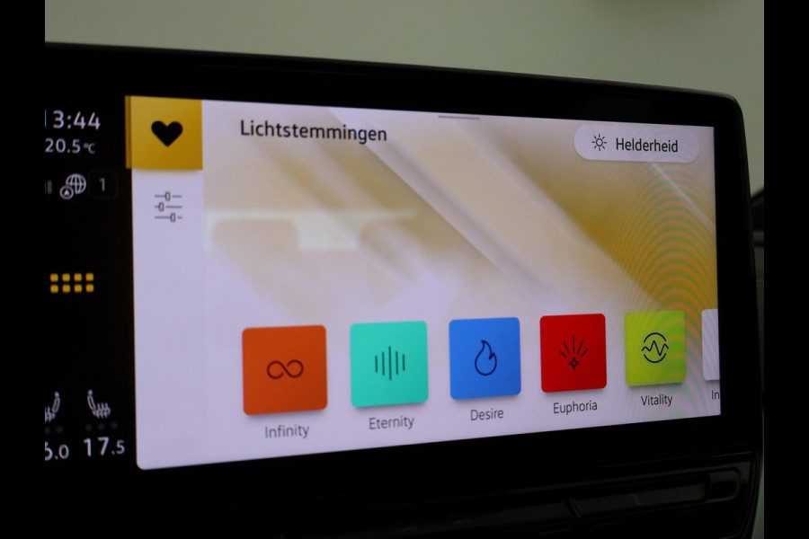 Volkswagen ID.5 PRO 77 kWh *KINGS RED* + STUUR/STOELVERWARMING | SFEERVERLICHTING | ORIG. NL