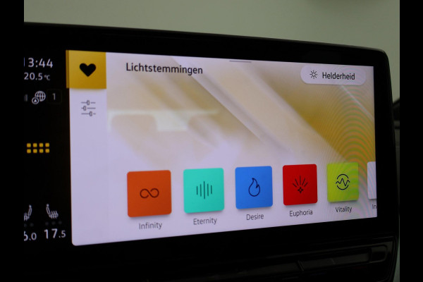 Volkswagen ID.5 PRO 77 kWh *KINGS RED* + STUUR/STOELVERWARMING | SFEERVERLICHTING | ORIG. NL