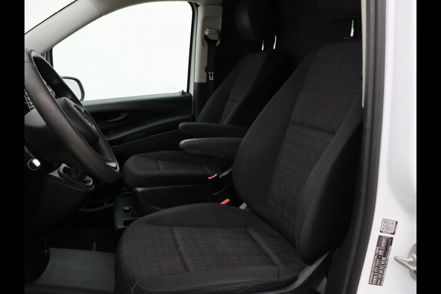 Mercedes-Benz Vito 111 CDI LANG BESTELAUTO VAN HET JAAR EDITIE + TREKHAAK / CRUISE / SIDEBARS