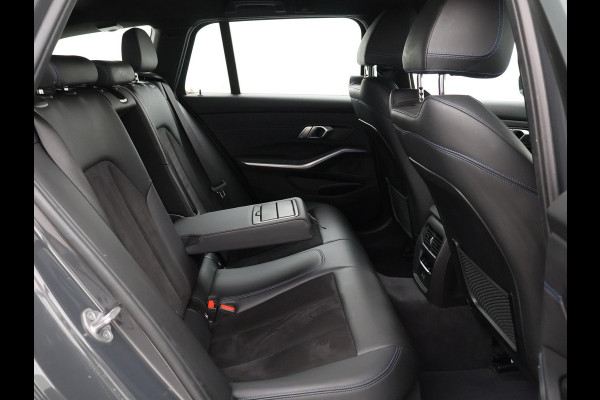 BMW 3 Serie Touring 318i AUT. M-SPORT DRAVITGRAU + SPORTSTOELEN | CAMERA | MEMORY | HIFI | SFEERVERLICHTING | CARPLAY