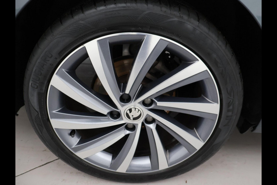 Škoda Octavia Combi 1.5 e-TSI AUT. + 18 INCH | ADAPTIVE CRUISE | LED | VIRTUAL COCKPIT | SFEERVERLICHTING | CAMERA | CARPLAY | STOELVERW.
