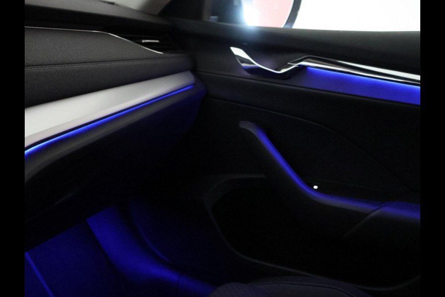 Škoda Octavia Combi 1.5 e-TSI AUT. + 18 INCH | ADAPTIVE CRUISE | LED | VIRTUAL COCKPIT | SFEERVERLICHTING | CAMERA | CARPLAY | STOELVERW.