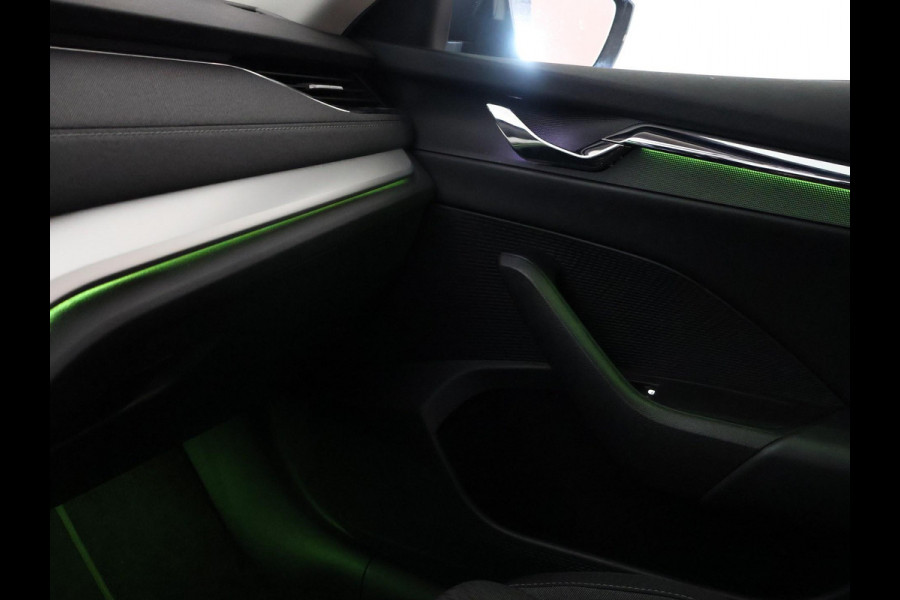 Škoda Octavia Combi 1.5 e-TSI AUT. + 18 INCH | ADAPTIVE CRUISE | LED | VIRTUAL COCKPIT | SFEERVERLICHTING | CAMERA | CARPLAY | STOELVERW.