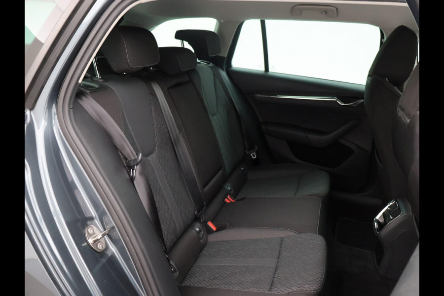 Škoda Octavia Combi 1.5 e-TSI AUT. + 18 INCH | ADAPTIVE CRUISE | LED | VIRTUAL COCKPIT | SFEERVERLICHTING | CAMERA | CARPLAY | STOELVERW.