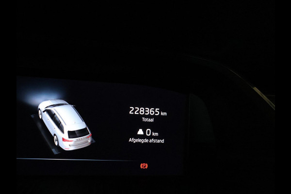 Škoda Octavia Combi 1.5 e-TSI AUT. + 18 INCH | ADAPTIVE CRUISE | LED | VIRTUAL COCKPIT | SFEERVERLICHTING | CAMERA | CARPLAY | STOELVERW.