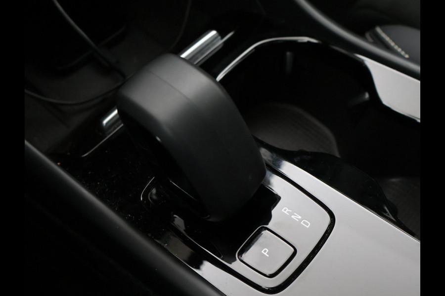 Volvo C40 RECHARGE TWIN ULTIMATE 78 kWh 408 PK SAGE GREEN + ELEK. TREKHAAK | 20 INCH | PANORAMA | PILOT ASSIST | ACC | HK