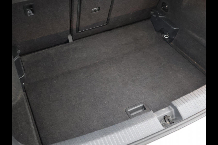 Volkswagen T-Roc 1.5 TSI 150 PK DSG SPORT BTW + TREKHAAK | VIRTUAL COCKPIT | CAMERA | ADAPTIVE CRUISE | CARPLAY