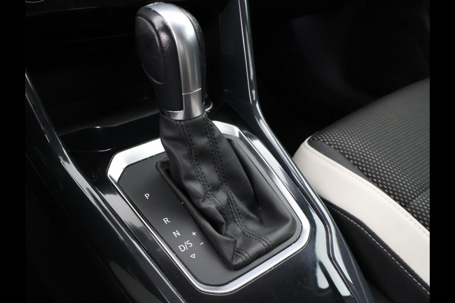 Volkswagen T-Roc 1.5 TSI 150 PK DSG SPORT BTW + TREKHAAK | VIRTUAL COCKPIT | CAMERA | ADAPTIVE CRUISE | CARPLAY