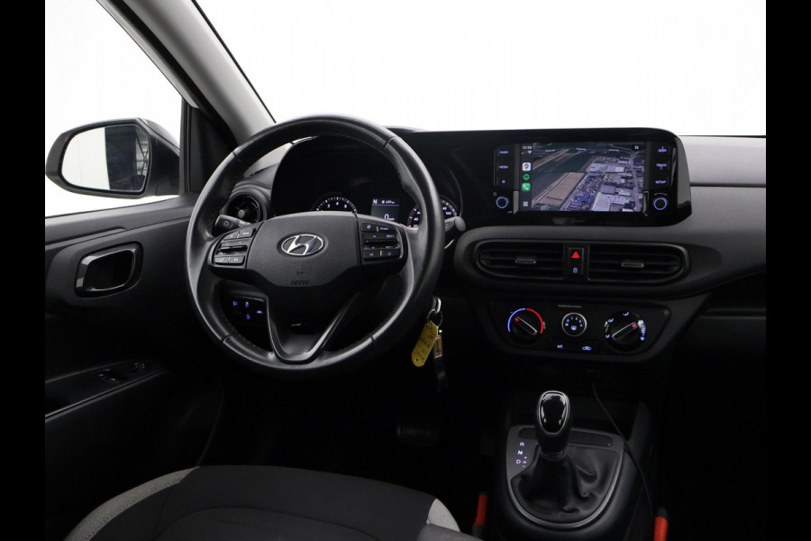 Hyundai i10 1.0 AUTOMAAT COMFORT 5-ZITS + APPLE CARPLAY | DAB+ | CRUISE CONTROL | TWO-TONE WIT/ZWART