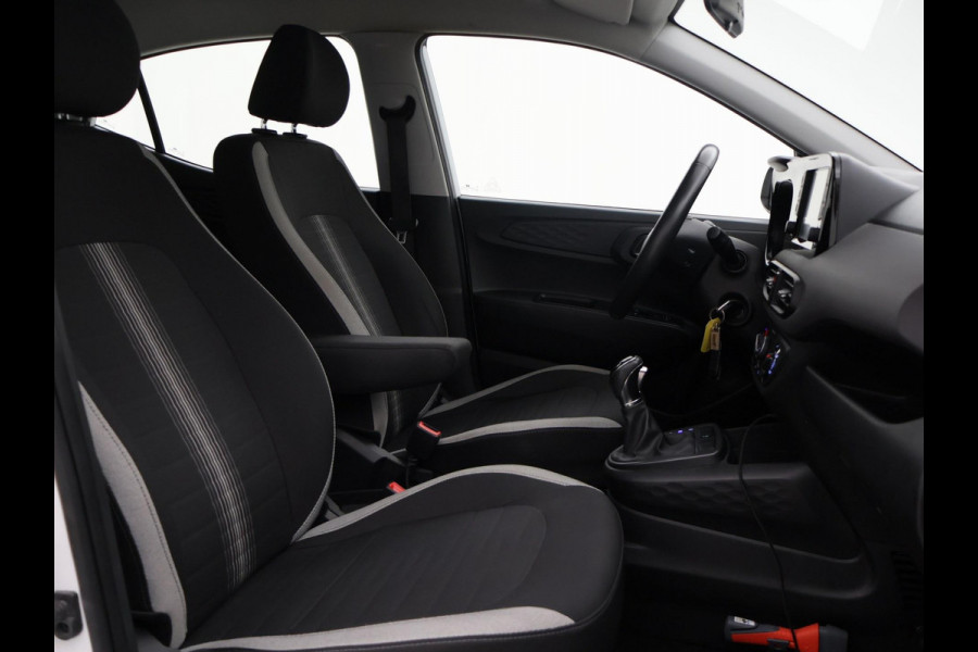 Hyundai i10 1.0 AUTOMAAT COMFORT 5-ZITS + APPLE CARPLAY | DAB+ | CRUISE CONTROL | TWO-TONE WIT/ZWART