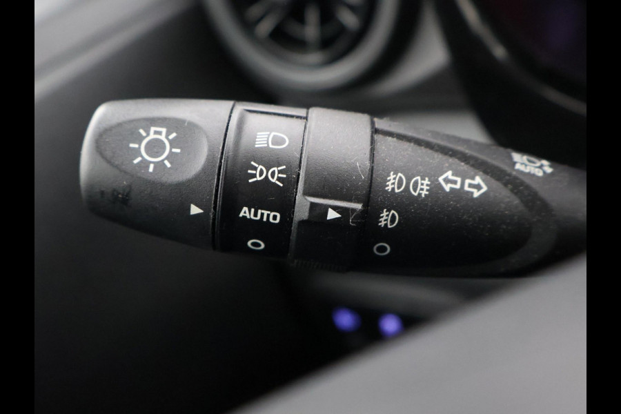 Hyundai i10 1.0 AUTOMAAT COMFORT 5-ZITS + APPLE CARPLAY | DAB+ | CRUISE CONTROL | TWO-TONE WIT/ZWART