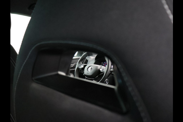 Škoda Karoq 1.5 TSI 150 PK DSG AUT. SPORTLINE + 19 INCH | VIRTUAL COCKPIT | ADAPTIVE CRUISE | ELEK. TREKHAAK | SFEERVERLICHTING | CANTON