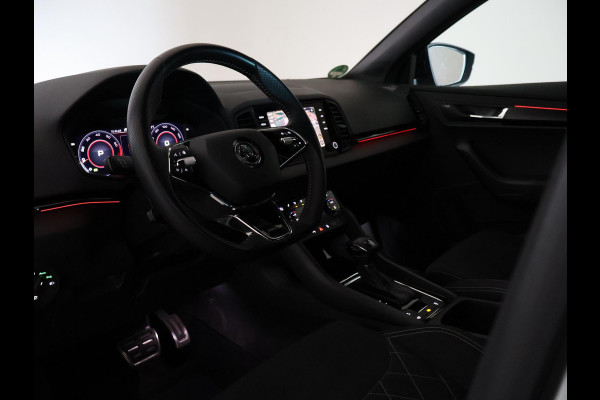 Škoda Karoq 1.5 TSI 150 PK DSG AUT. SPORTLINE + 19 INCH | VIRTUAL COCKPIT | ADAPTIVE CRUISE | ELEK. TREKHAAK | SFEERVERLICHTING | CANTON