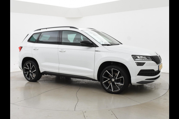 Škoda Karoq 1.5 TSI 150 PK DSG AUT. SPORTLINE + 19 INCH | VIRTUAL COCKPIT | ADAPTIVE CRUISE | ELEK. TREKHAAK | SFEERVERLICHTING | CANTON