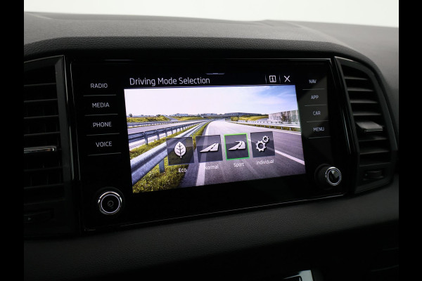 Škoda Karoq 1.5 TSI 150 PK DSG AUT. SPORTLINE + 19 INCH | VIRTUAL COCKPIT | ADAPTIVE CRUISE | ELEK. TREKHAAK | SFEERVERLICHTING | CANTON