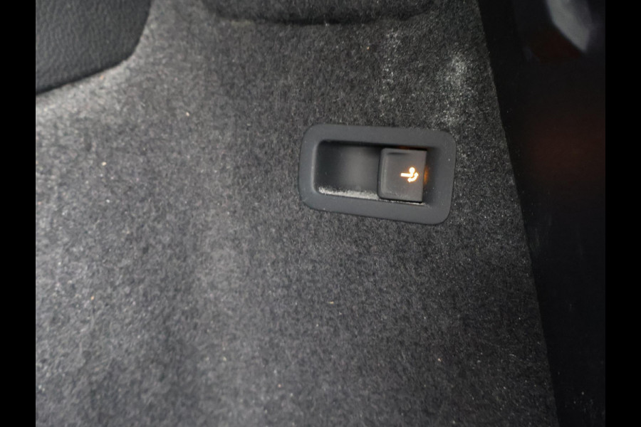 Škoda Karoq 1.5 TSI 150 PK DSG AUT. SPORTLINE + 19 INCH | VIRTUAL COCKPIT | ADAPTIVE CRUISE | ELEK. TREKHAAK | SFEERVERLICHTING | CANTON