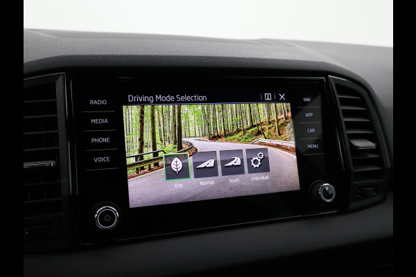 Škoda Karoq 1.5 TSI 150 PK DSG AUT. SPORTLINE + 19 INCH | VIRTUAL COCKPIT | ADAPTIVE CRUISE | ELEK. TREKHAAK | SFEERVERLICHTING | CANTON