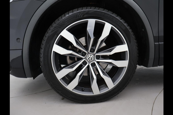 Volkswagen Tiguan Allspace 1.5 TSI R-LINE INTERIEUR + EXTERIEUR | VIRTUAL COCKPIT | TREKHAAK | PANORAMA | ADAPTIVE CRUISE