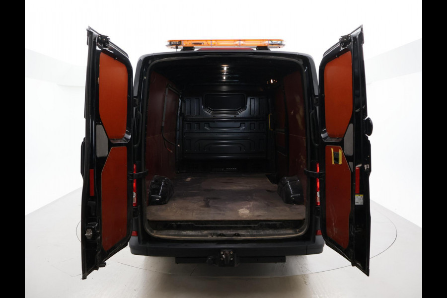 Volkswagen Crafter 35 2.0 TDI 140 PK 4MOTION 4X4 L3H2 + TREKHAAK 3000 KG / DEALER ONDERHOUDEN